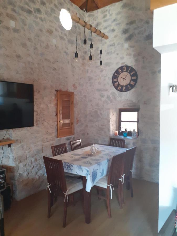 Tsitalia Cottage House Leonídion Exterior photo
