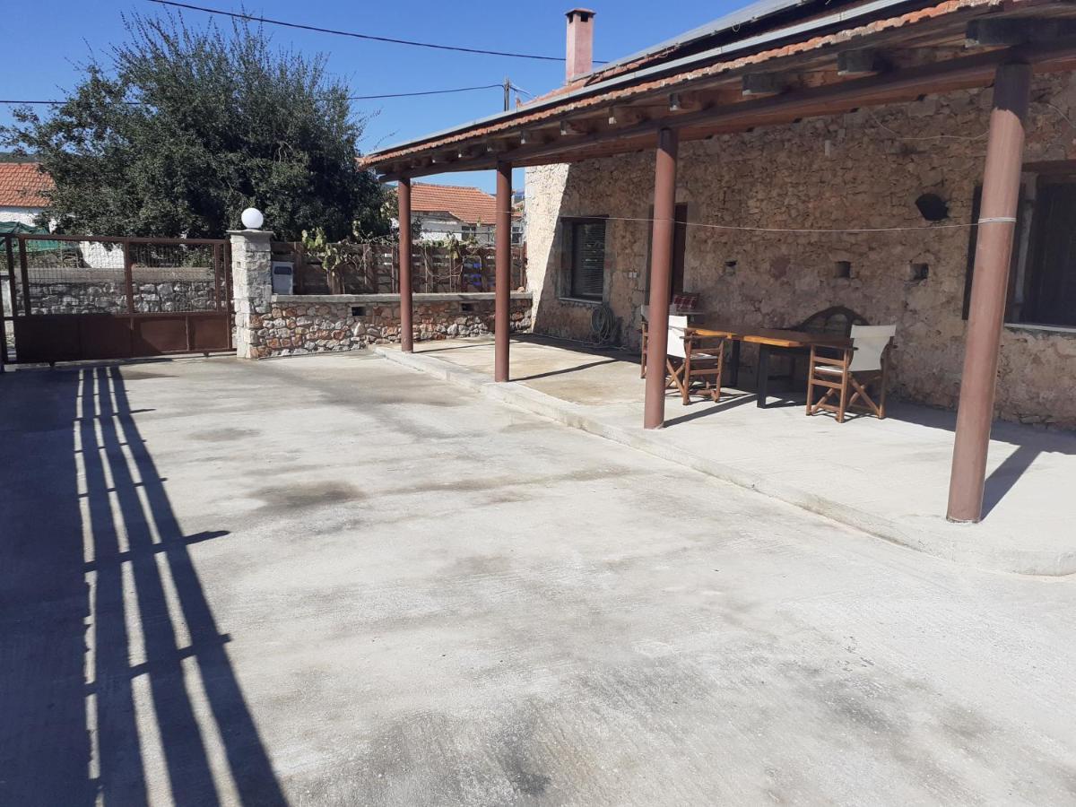 Tsitalia Cottage House Leonídion Exterior photo