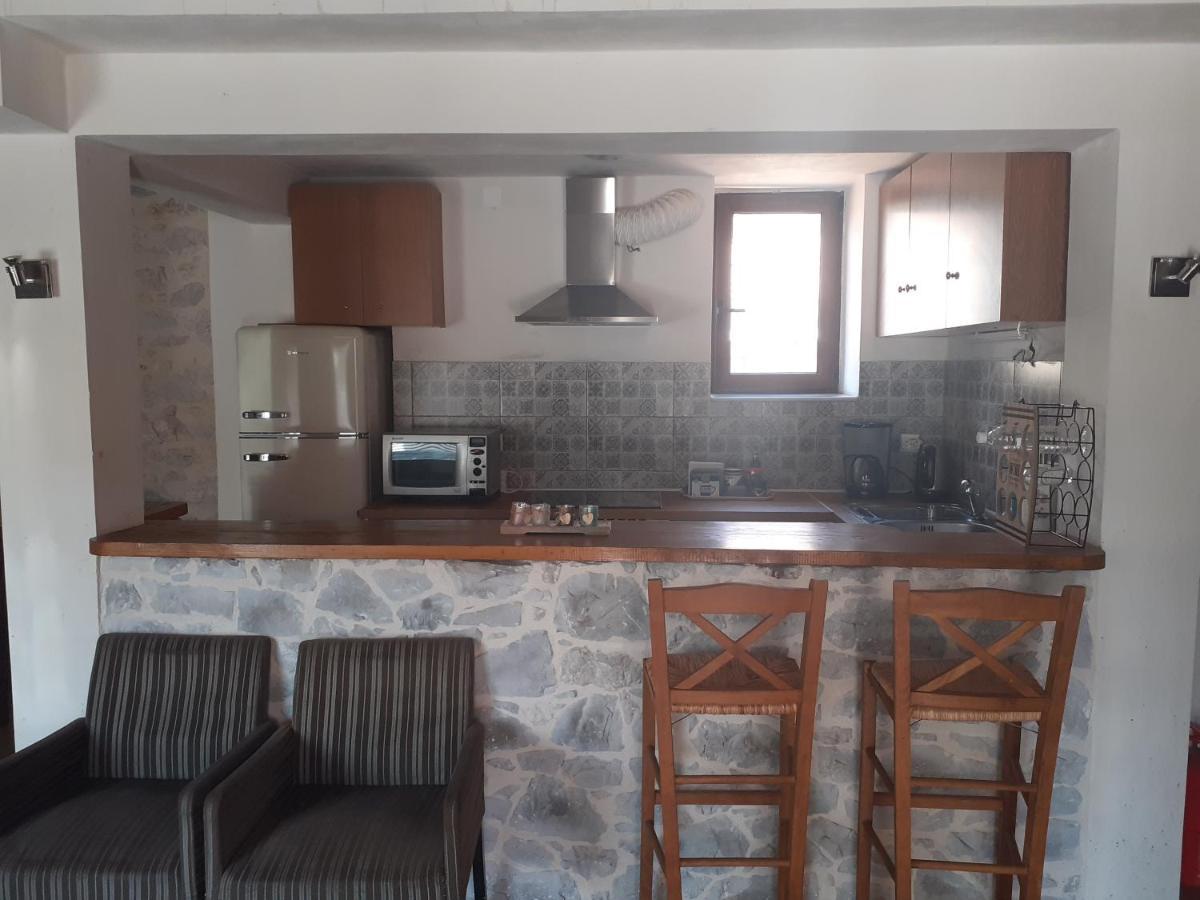 Tsitalia Cottage House Leonídion Exterior photo
